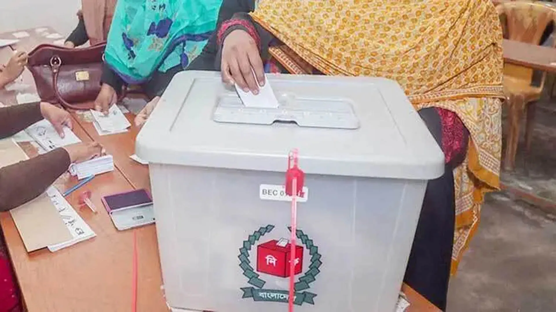 ভোট দেননি ৮০ শতাংশের বেশি ভোটার, ‘আগেই হয়ে যায়’ অর্ধেকের ভোট